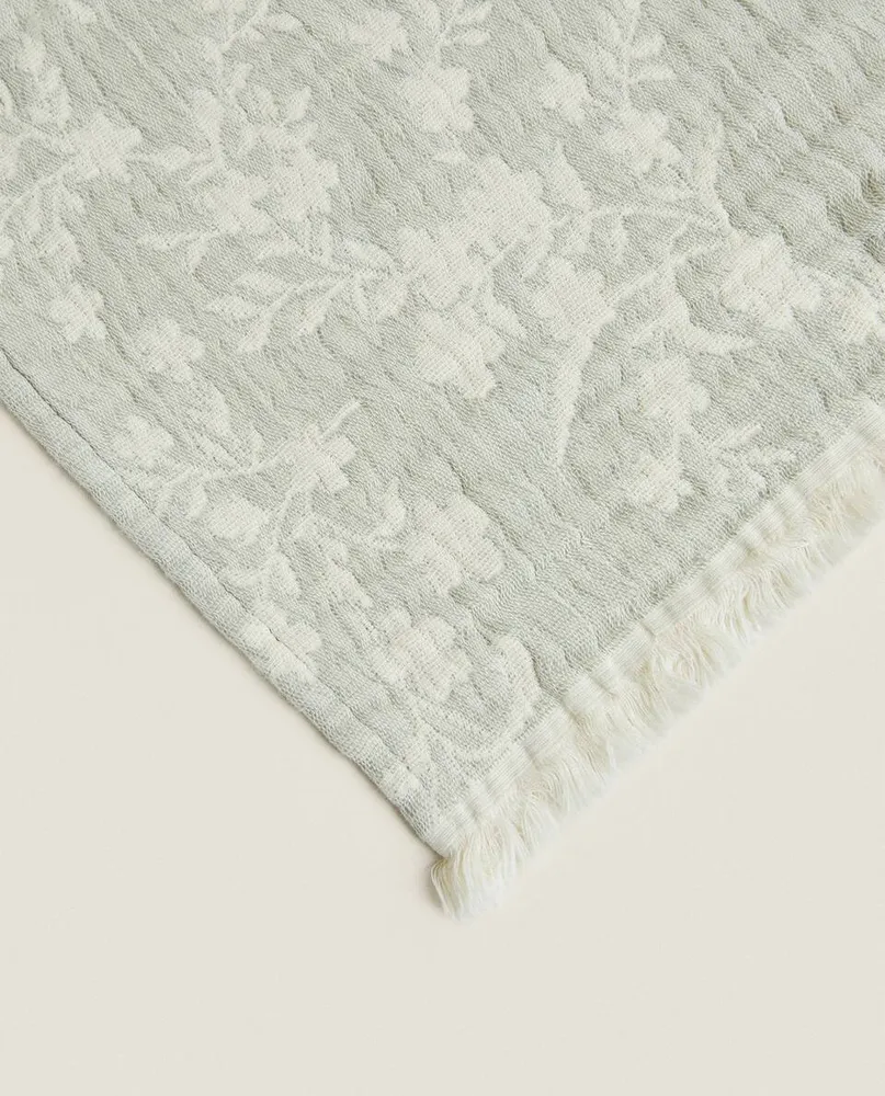 FLORAL JACQUARD BLANKET