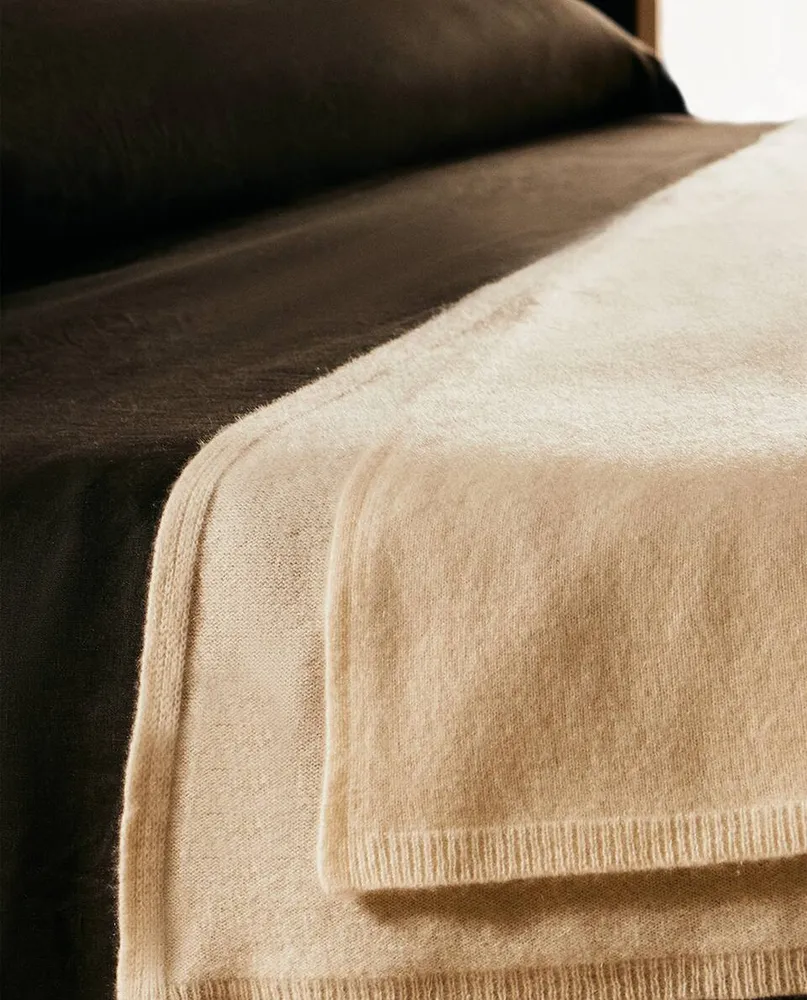 CASHMERE KNIT BLANKET