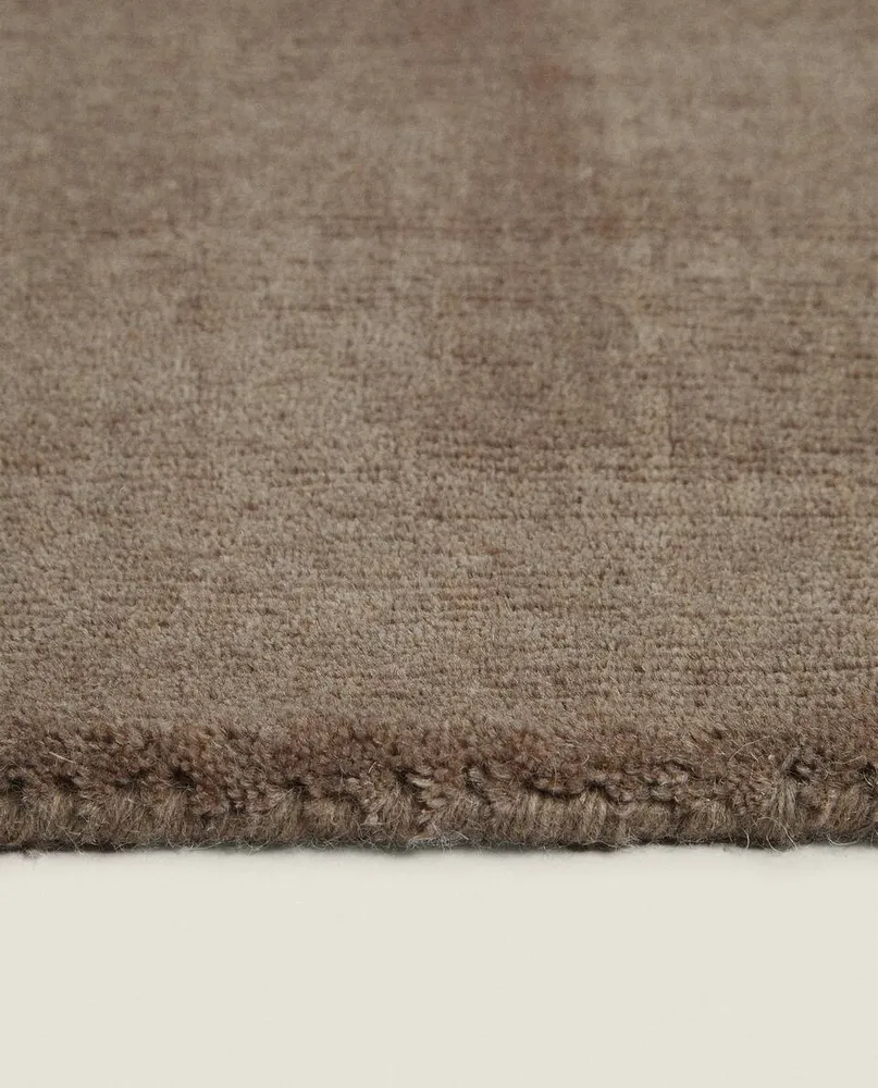 PLAIN RUG