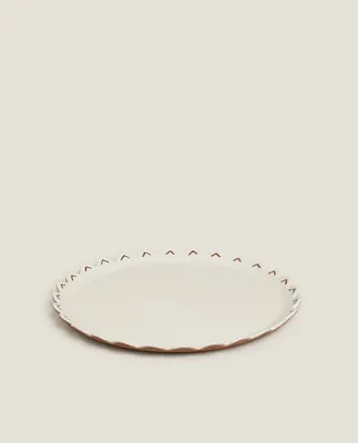 SCALLOPED STONEWARE DINNER PLATE