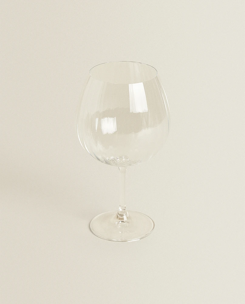 RAISED CRYSTALLINE WINE GLASS