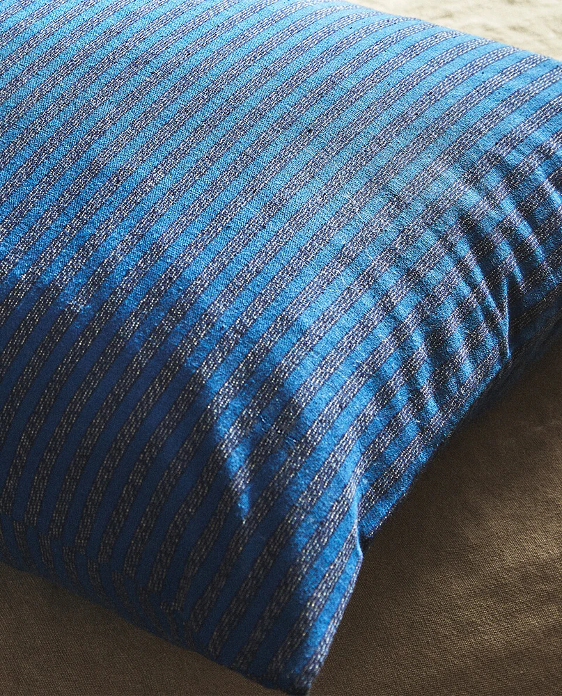 CUSHION COVER WITH VERTICAL STRIPES