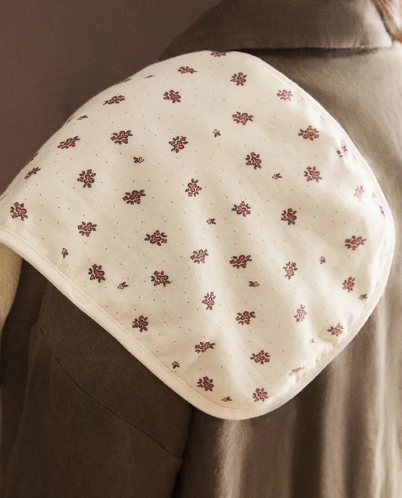 CHILDREN’S FLORAL PRINT SHOULDER BIB