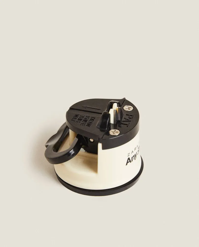 KNIFE SHARPENER WITH SUCTION CUP