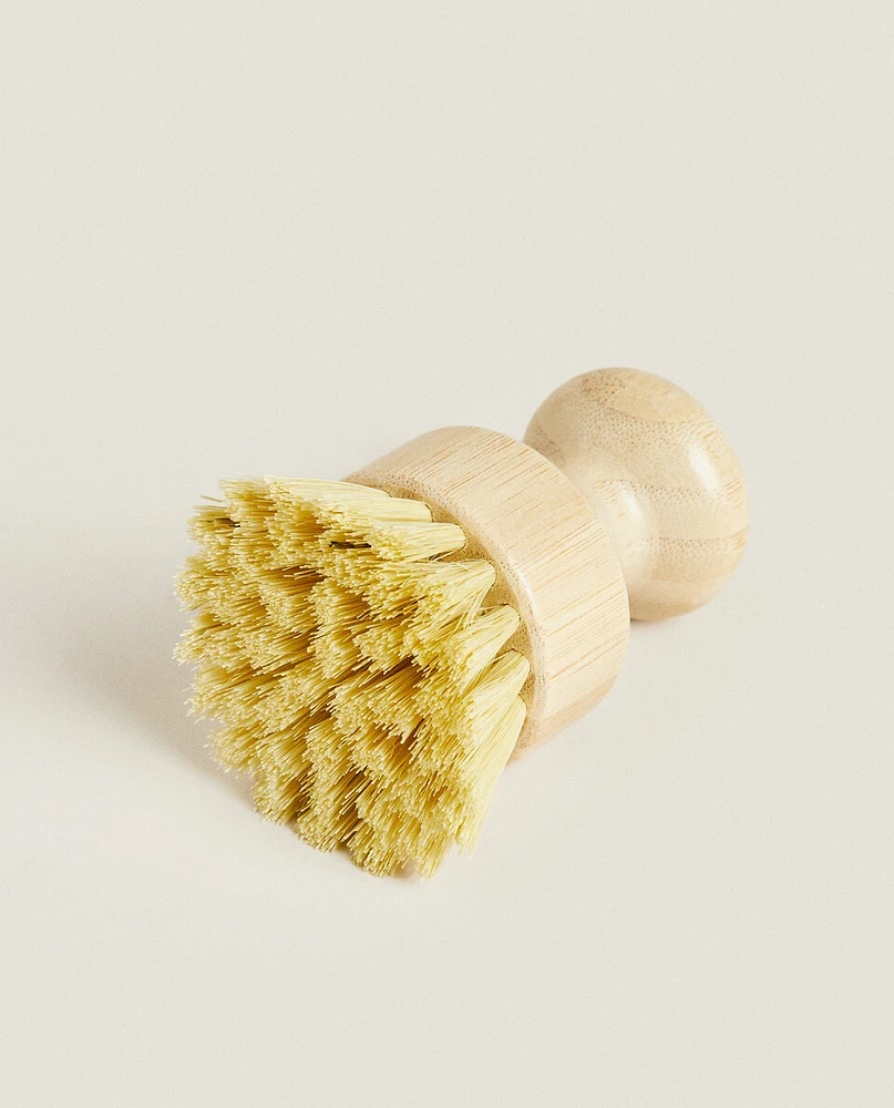 SMALL WOODEN BRUSH