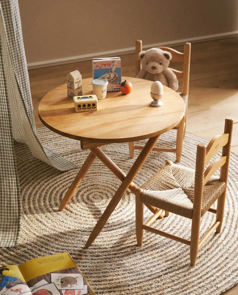 CHILDREN’S WOODEN TABLE