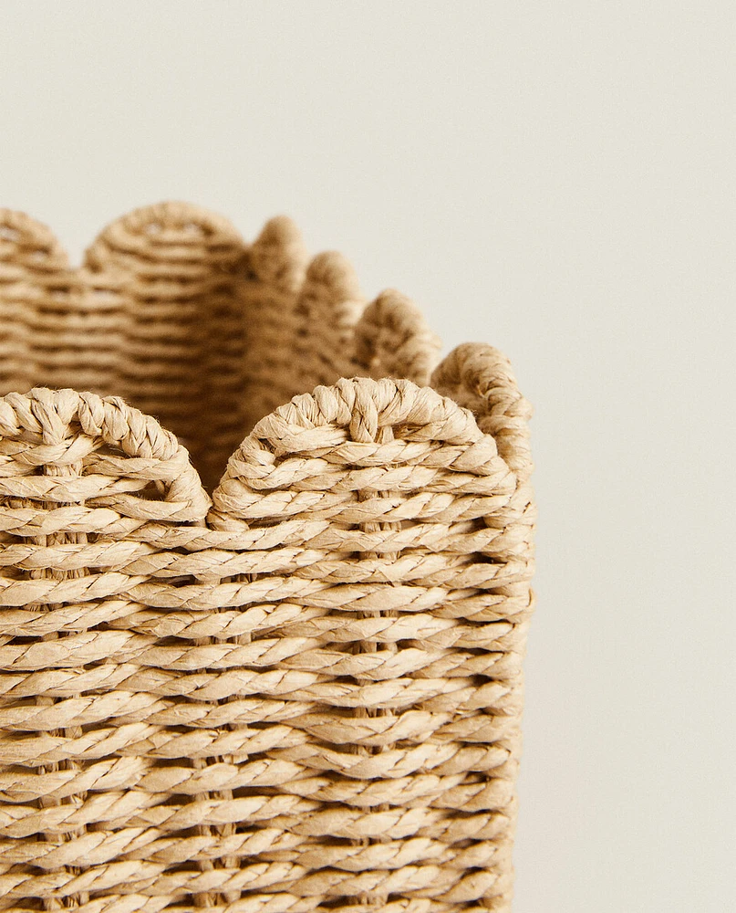 SCALLOPED BASKET