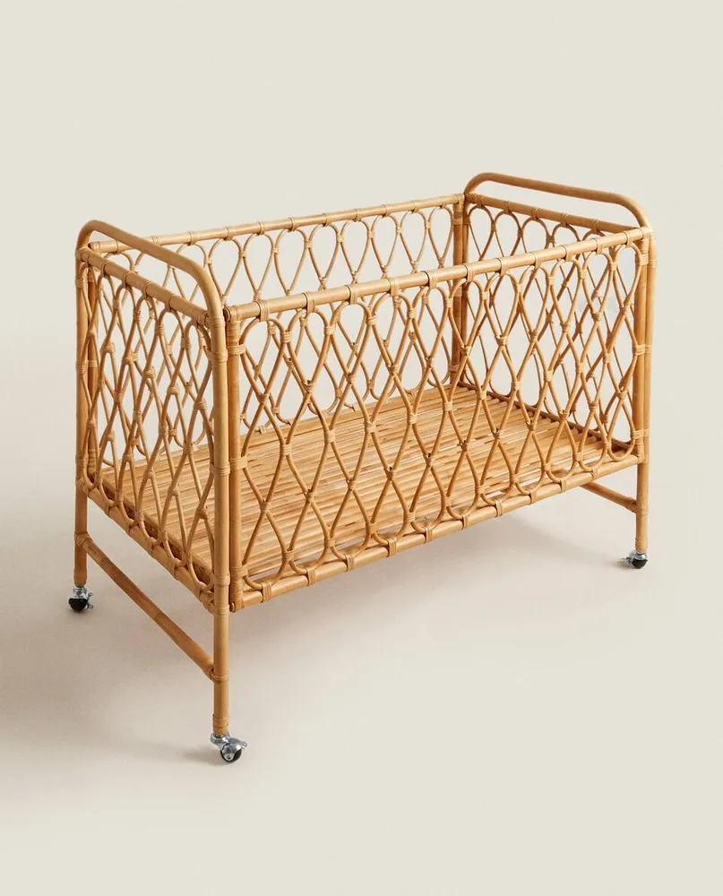 RATTAN COT