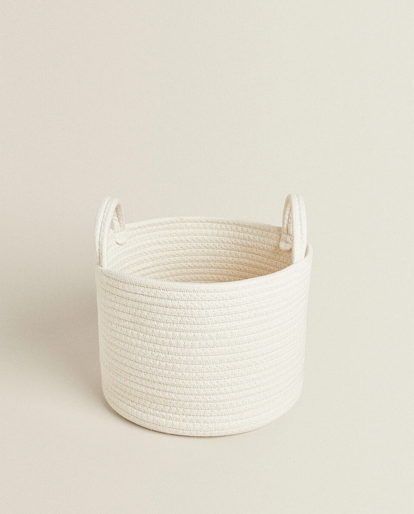 BASKET WITH HANDLES