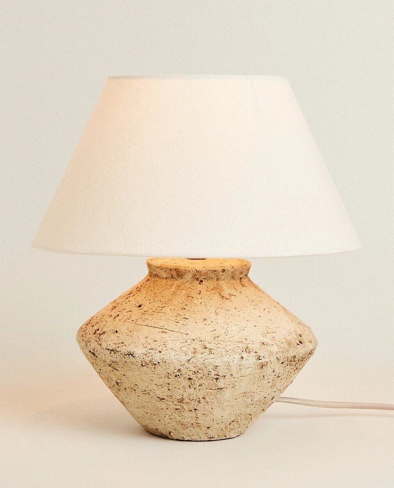 MEDIUM TABLE LAMP WITH EARTHENWARE BASE