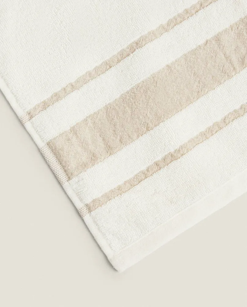 TOWEL WITH CONTRAST BORDER