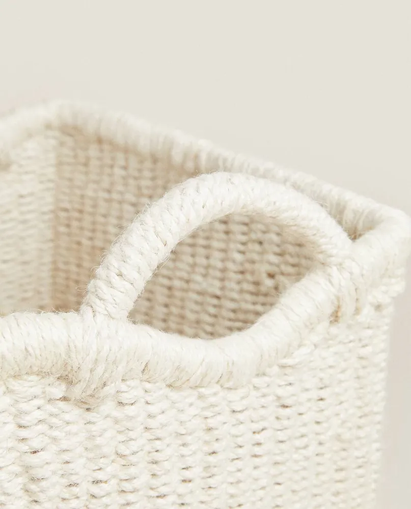 JUTE BASKETS WITH HANDLES