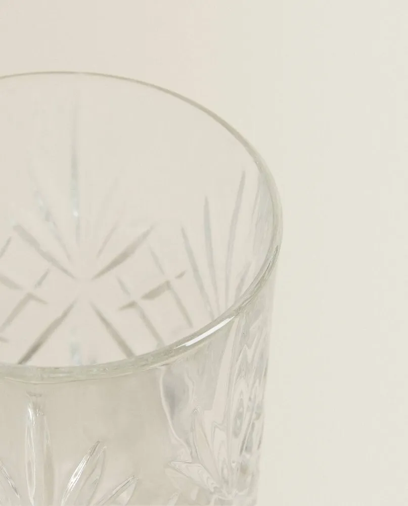 CRYSTALLINE TUMBLER WITH RAISED DESIGN