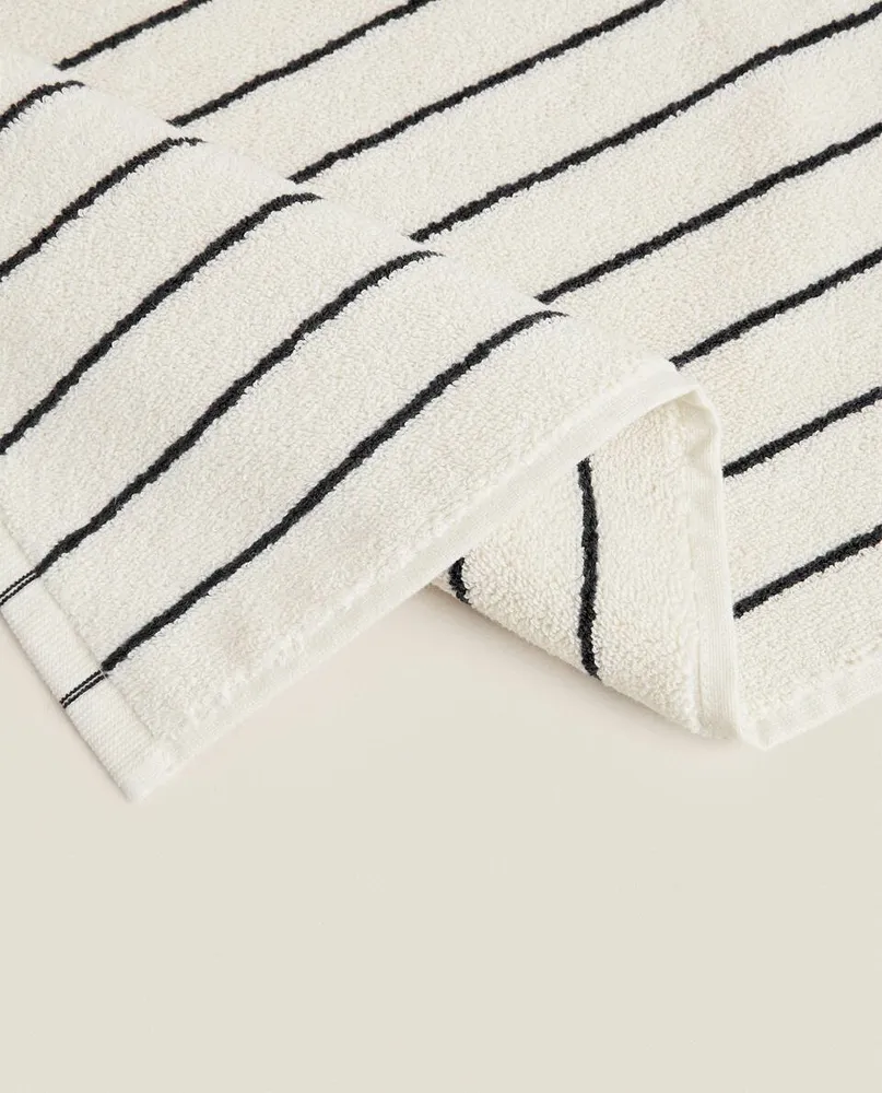 CONTRAST STRIPE BATH MAT