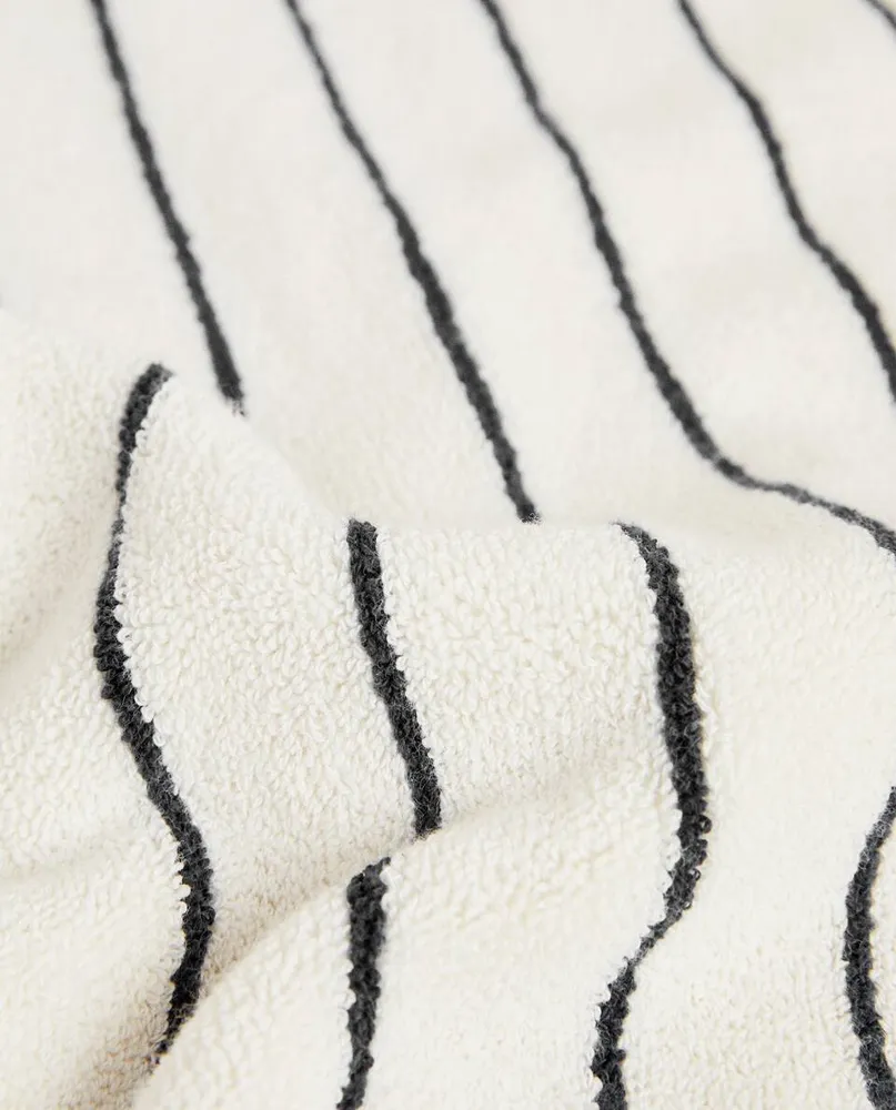 CONTRAST STRIPE BATH MAT