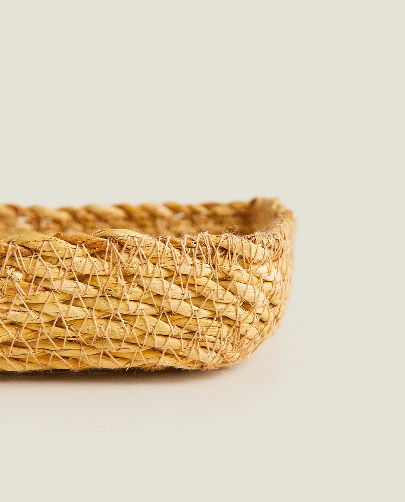 WOVEN BASKET