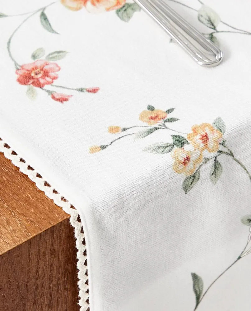 COTTON TABLE RUNNER WITH LACE TRIM