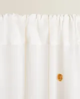 CURTAIN WITH POMPOMS