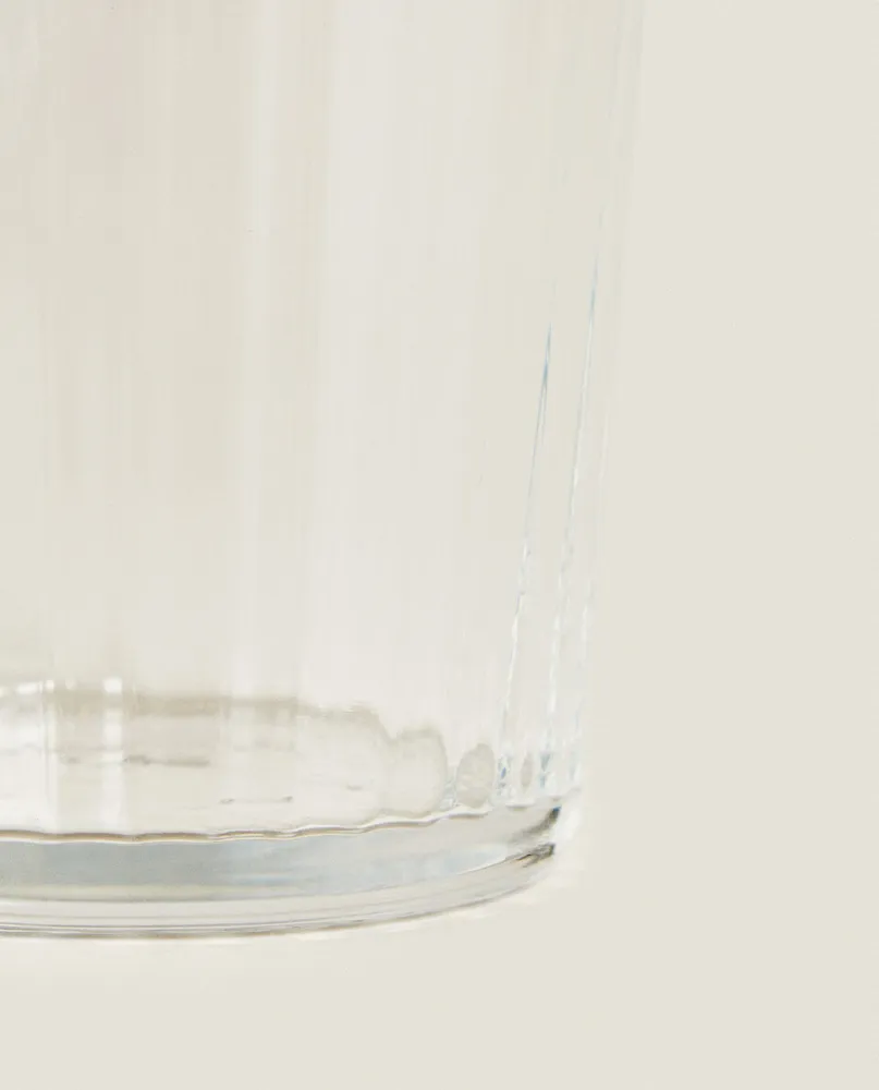 GLASS TUMBLER WITH LINE DESIGN