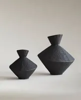 DARK VASE