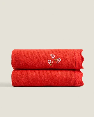 CHILDREN’S EMBROIDERED FLORAL THROW