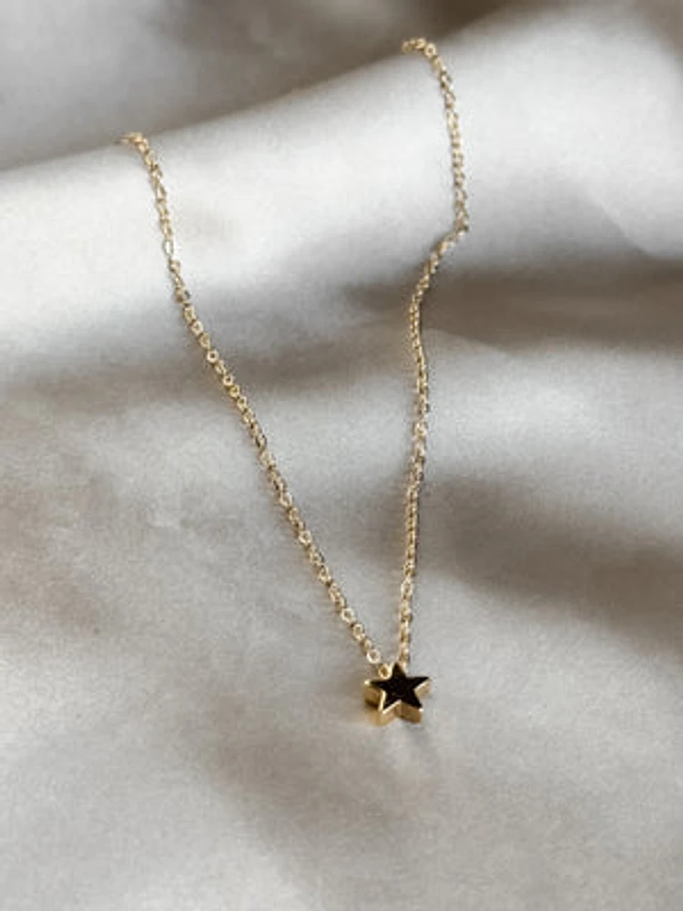 Gold Star Pendant Necklace