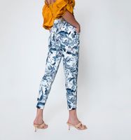 Pantalon Estampado Slouchy Con Hebilla