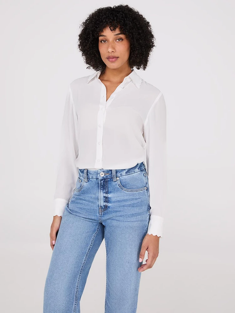 Blouse festonnée boutonnée sur le devant