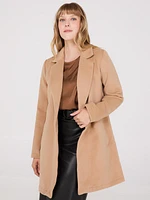 Manteau 3/4 brossé et ouvert sur le devant