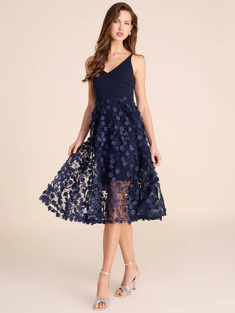 Robe midi ajustée et évasée avec appliqués floraux