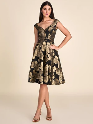 Robe midi en jacquard fleuri et décolleté coeur