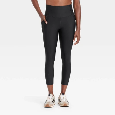 Women Effortle Support High-Rie Pocketed Capri Legging