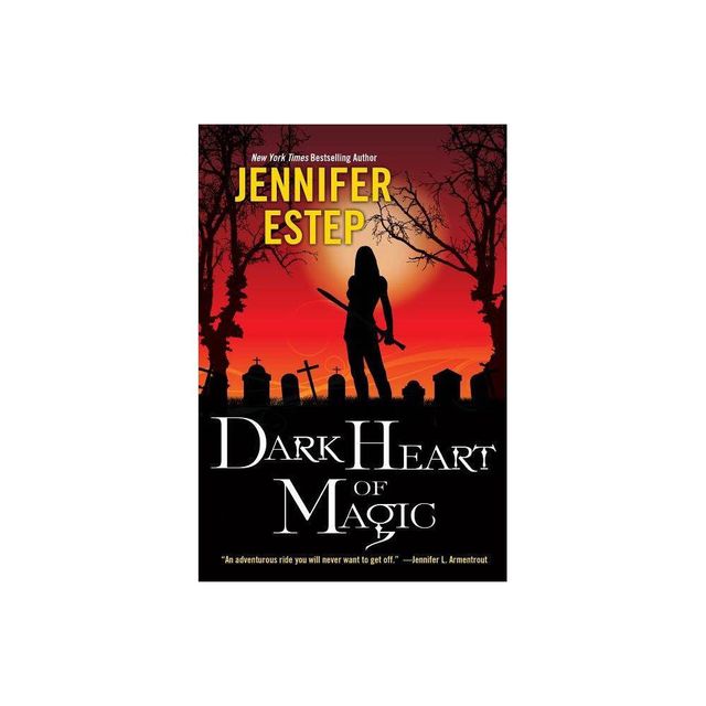 Dark Heart of Magic - (Black Blade) by Jennifer Estep (Paperback)