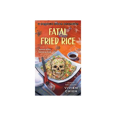 Fatal Fried Rice - (Noodle Shop Mystery) by Vivien Chien (Paperback)