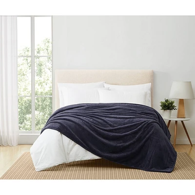 Royal Velvet Full/Queen Lavish Plush Solid Blanket Navy