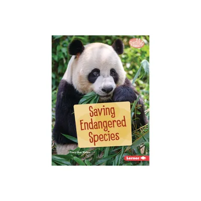 Saving Endangered Species - (Searchlight Books (Tm) -- Saving Animals with Science) by Tracy Sue Walker (Paperback)