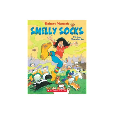 Smelly Socks - by Robert Munsch (Paperback)