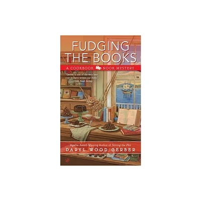 Fudging the Books - (Cookbook Nook Mystery) by Daryl Wood Gerber (Paperback)