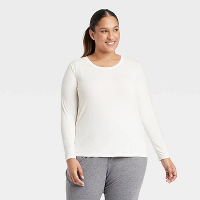 Women Eential Crewneck Long Sleeve Top