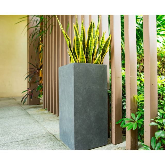 Rosemead Home & Garden, Inc. 17 Wide Kante Modern Concrete/Fiberglass  Indoor Outdoor Planter Pot Charcoal Gray