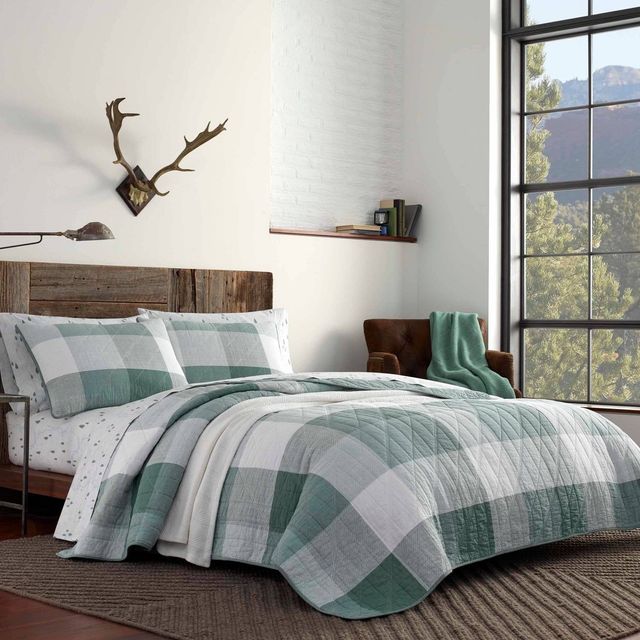 King Boulder Plaid Reversible Quilt & Sham Set Green - Eddie Bauer: Cotton Lightweight Fabric, Machine Washable, 3-Piece Set