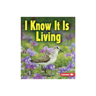 I Know It Is Living - (First Step Nonfiction -- Living or Nonliving) by Sheila Rivera (Paperback)