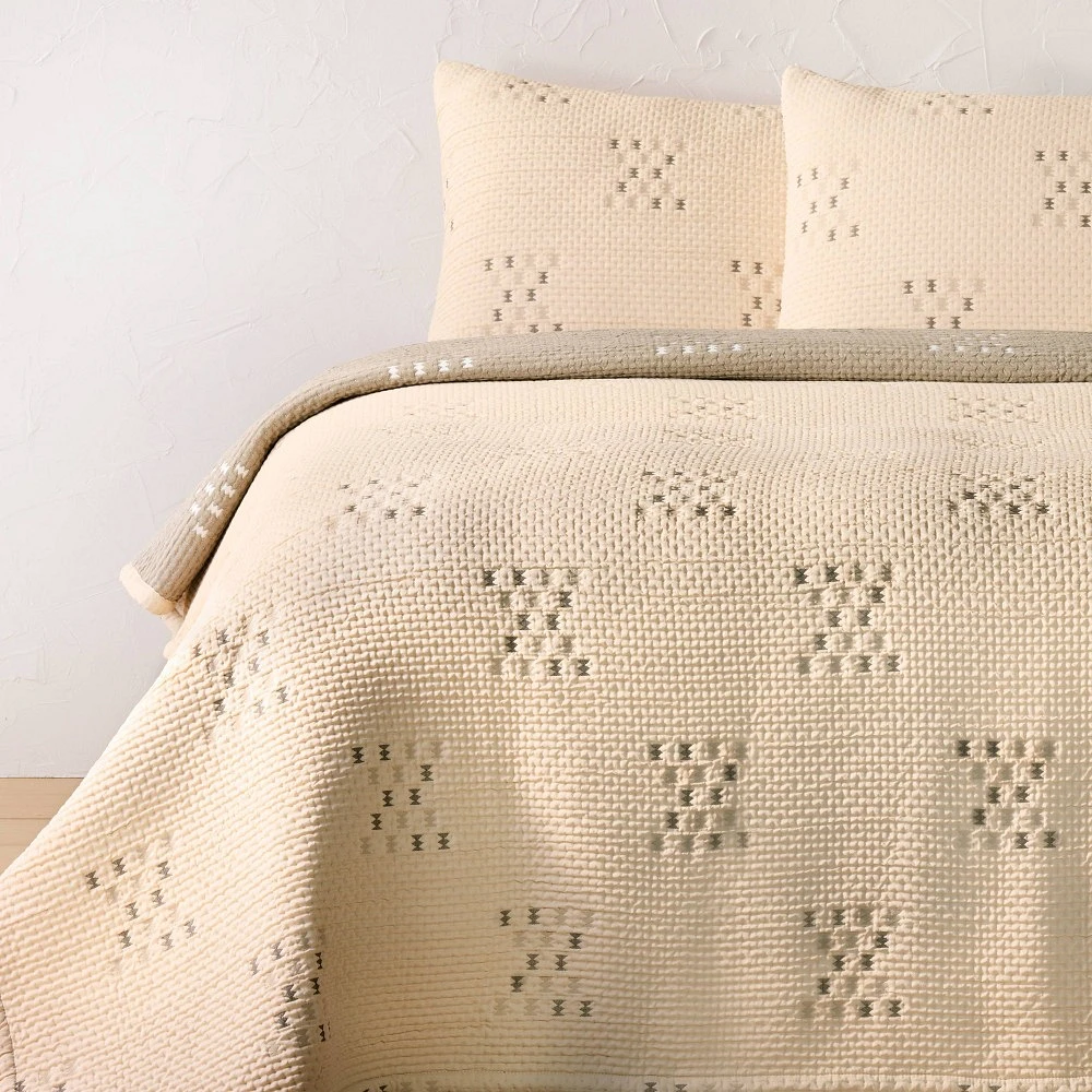 Gauze Matelasse Quilt and Sham Set Ivory