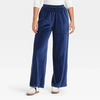 Womens Leisure Studio Mid-Rise Velour Sweatpants