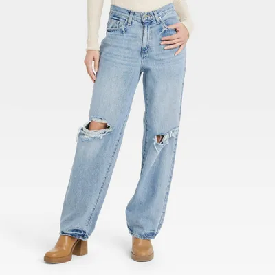 Womens Mid-Rise 90s Baggy Jeans - Universal Thread Medium Wash Destroy 4 Short