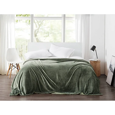 Cannon King Solid Plush Blanket Green: Machine Washable, Polyester, Year Round Comfort, 90x108 inches