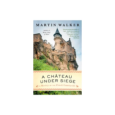 A Chateau Under Siege - (Bruno, Chief of Police) by Martin Walker (Paperback)