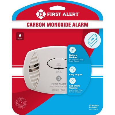 First Alert CO605 Plug-in Carbon Monoxide Detector with Battery Backup: 9-Volt Alkaline, No Hardwired Installation Needed