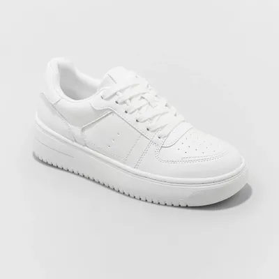 Women Lola Lace-Up Sneaker