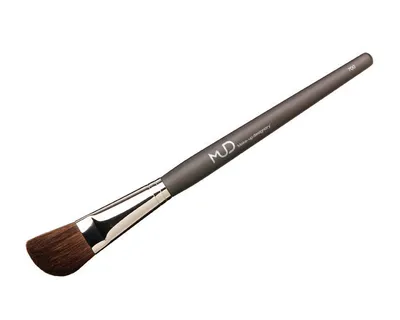 MUD Brush #700 Cheek Contour